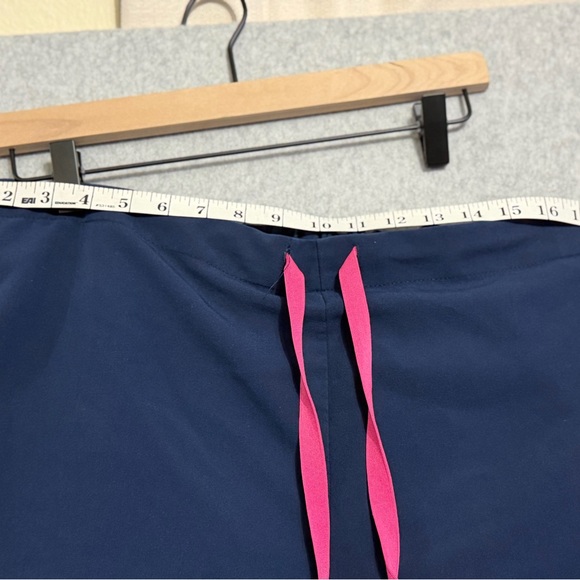 Navy and pink scrubs - Picture 7 of 10